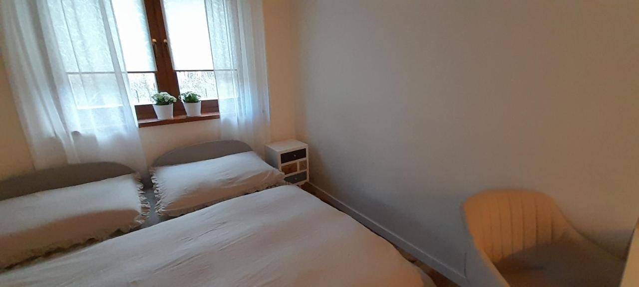 Apartamenty Emzetka โปเบียโรโว ภายนอก รูปภาพ