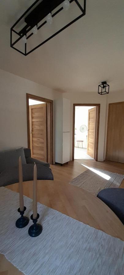 Apartamenty Emzetka โปเบียโรโว ภายนอก รูปภาพ