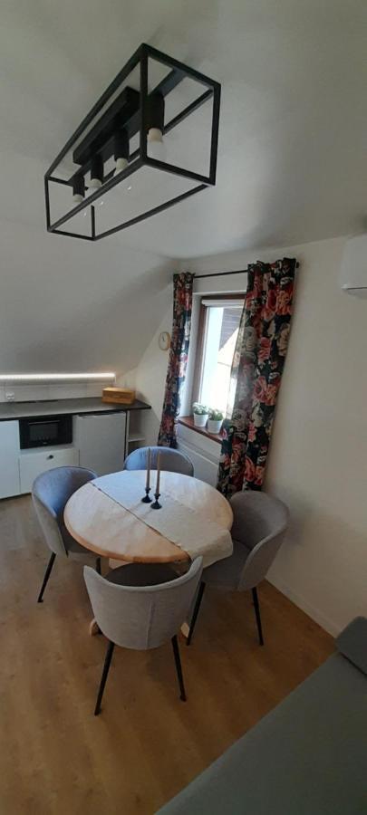 Apartamenty Emzetka โปเบียโรโว ภายนอก รูปภาพ